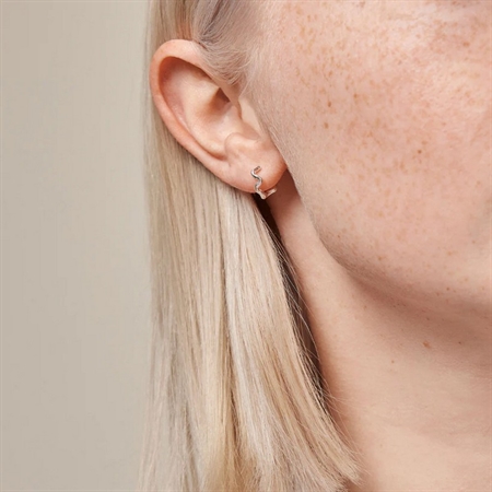 Holly große Ohrringe in silber von Enamel Copenhagen